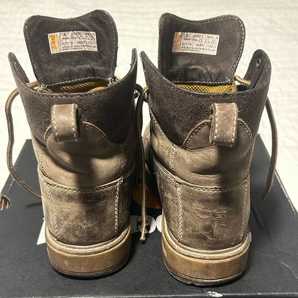 Timberland size 8 womens “steel”  Round Alloy Toe Lace Up Work Boot outside - Picture 2 of 8